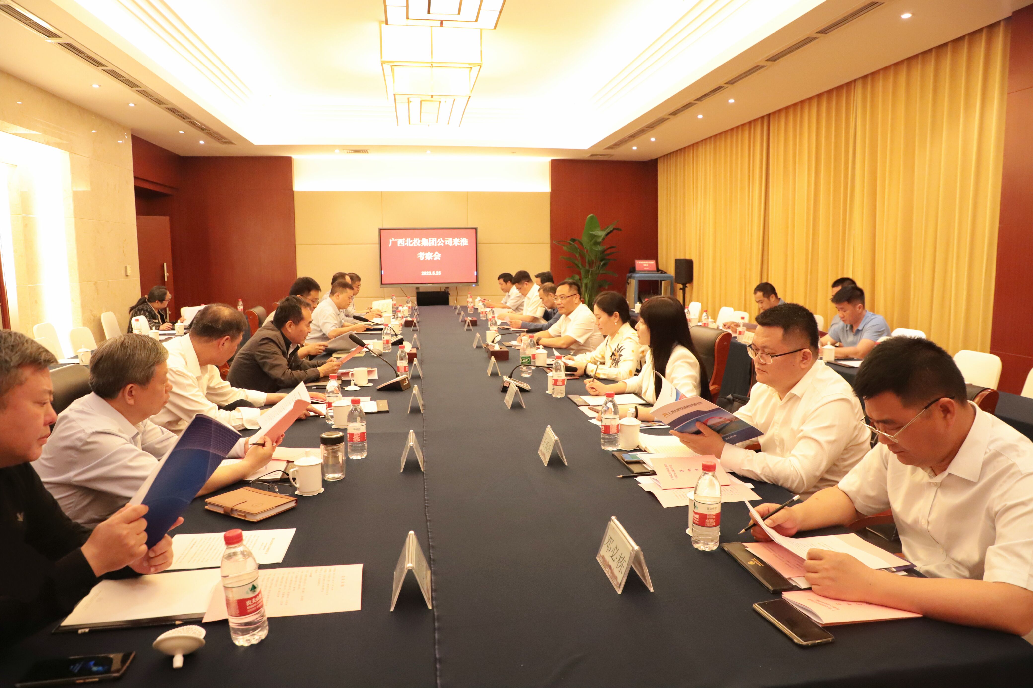 »ÆÑ§¾üÒ»ÐÐÓë»´±±ÊÐÕþ¸®×ù̸½»Á÷ ²ÌÁøÃÄÉã.jpg